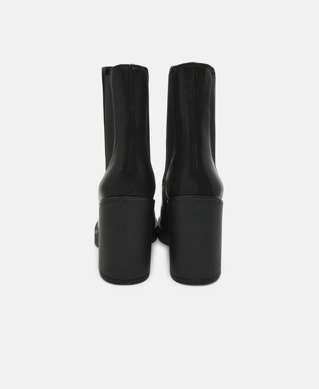 Stuart Weitzman Bethenny Chelsea boots