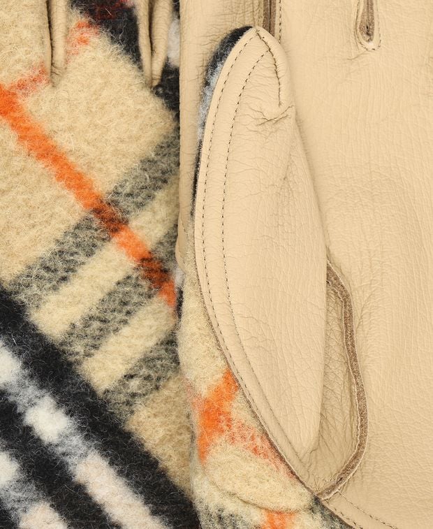 Burberry Leather gloves Tan