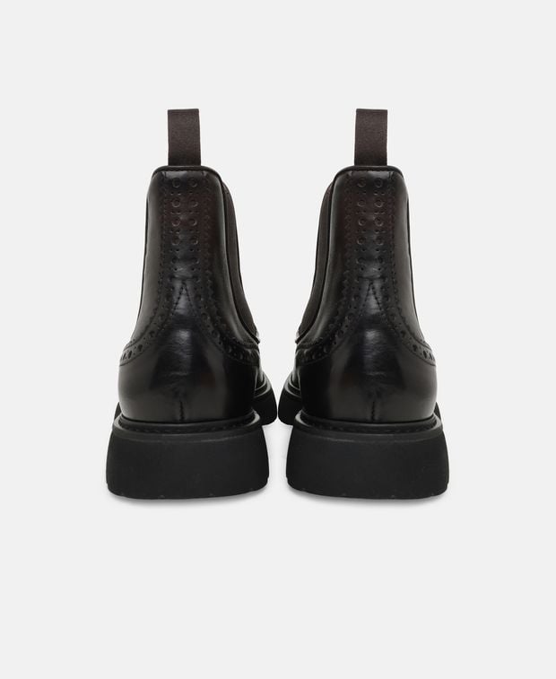 Doucal's Chelsea boots