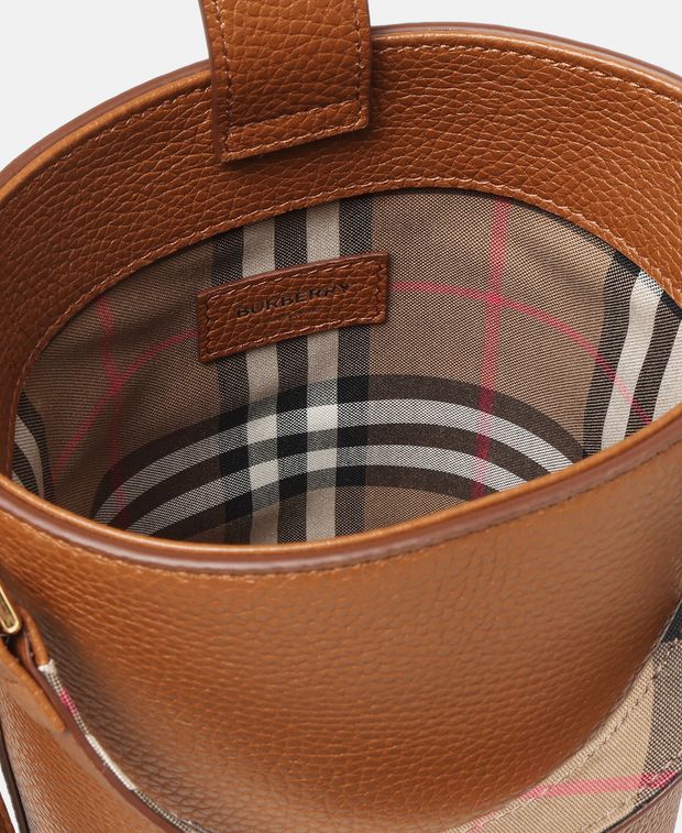 Burberry Leather bucketbag