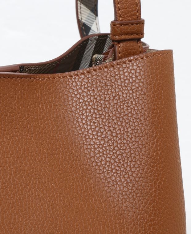 Burberry Leather bucketbag