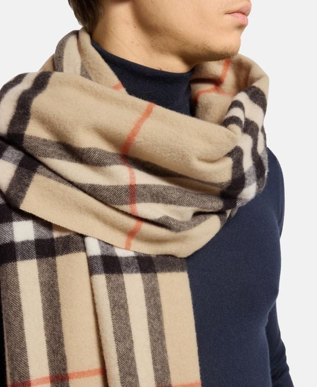 Burberry Cashmere scarf