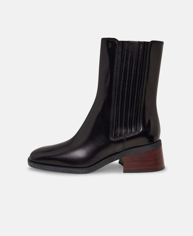 Tod's Chelsea boots